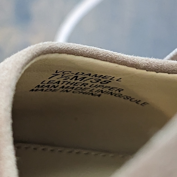 NWOT Vince camuto suede heels - Picture 12 of 16